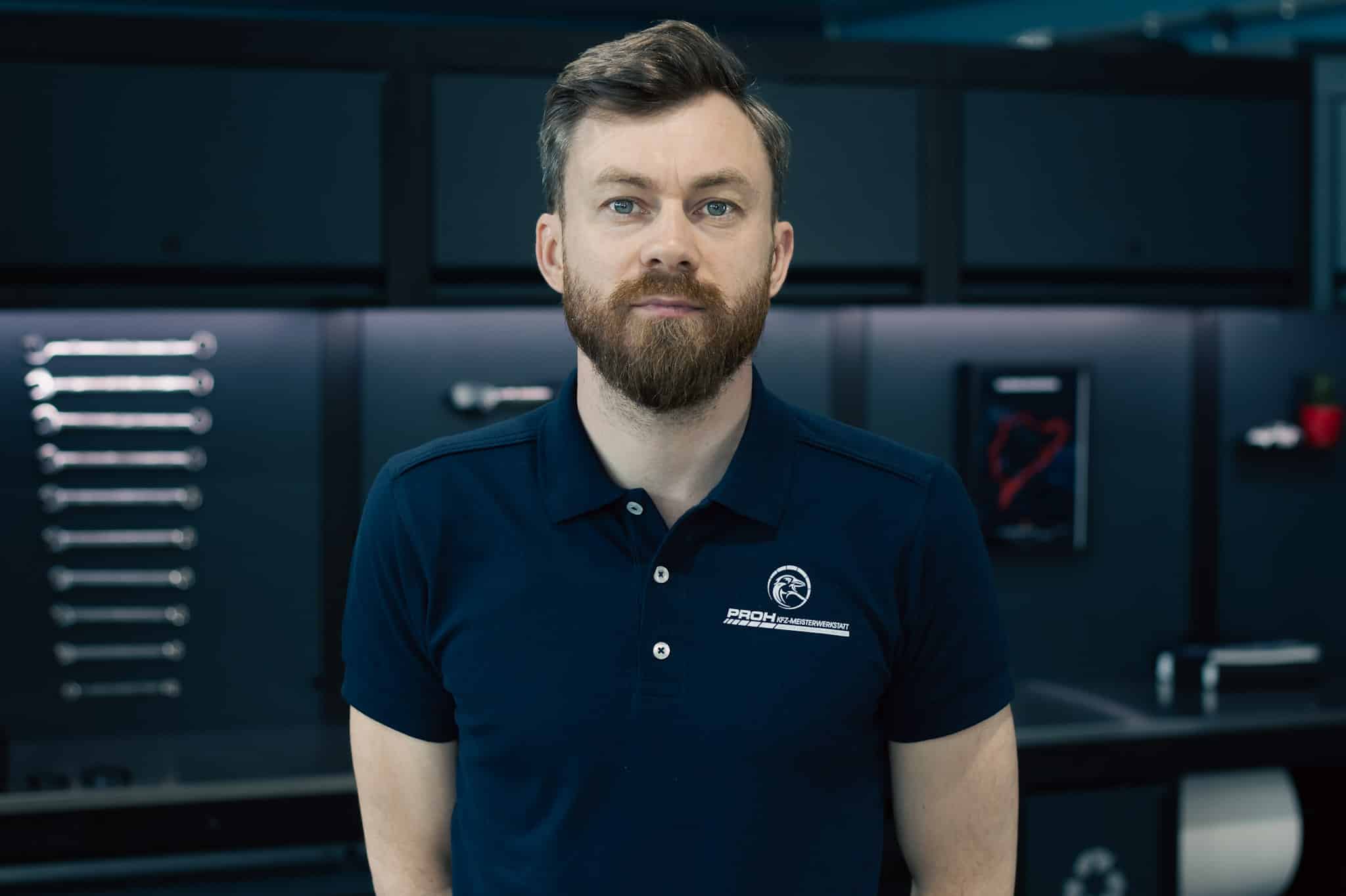 Aleksej Proh, Kfz-Meister und Volkswagen Servicetechniker bei KFZ Proh in Mayen