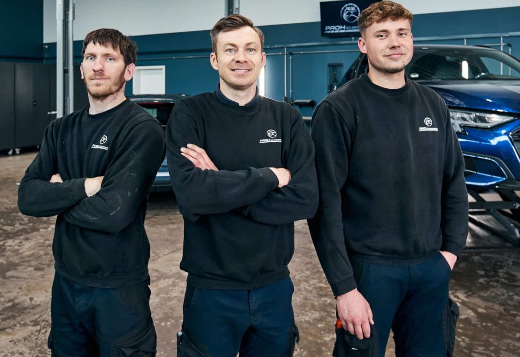Das Team der Kfz-Meisterwerkstatt PROH in Mayen – spezialisiert auf Unfallinstandsetzung, Autoglas, Wartung und Reparatur für Volkswagen, Audi, SEAT, Škoda und CUPRA.